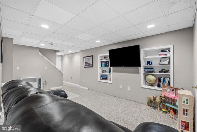 2 SUTTON CT, Newtown, PA 18940