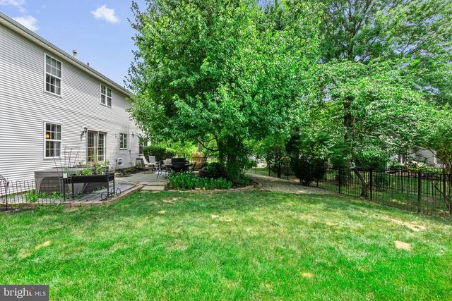 2 SUTTON CT, Newtown, PA 18940