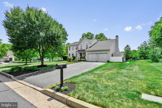 2 SUTTON CT, Newtown, PA 18940