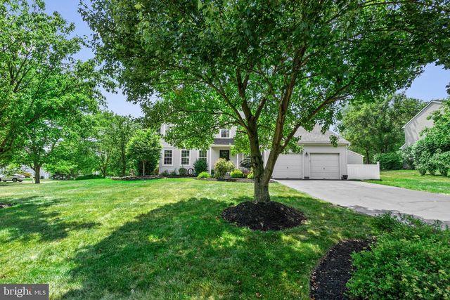 2 SUTTON CT, Newtown, PA 18940