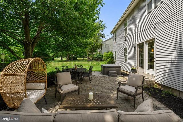 2 SUTTON CT, Newtown, PA 18940