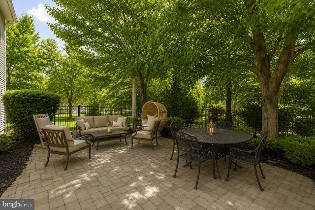 2 SUTTON CT, Newtown, PA 18940