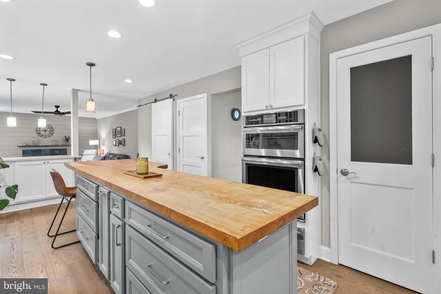 2 SUTTON CT, Newtown, PA 18940
