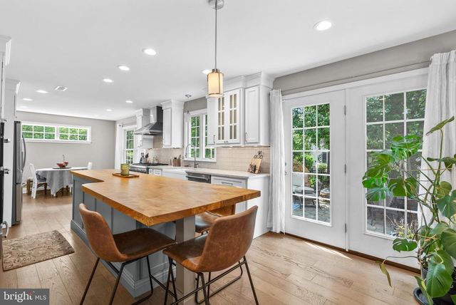 2 SUTTON CT, Newtown, PA 18940