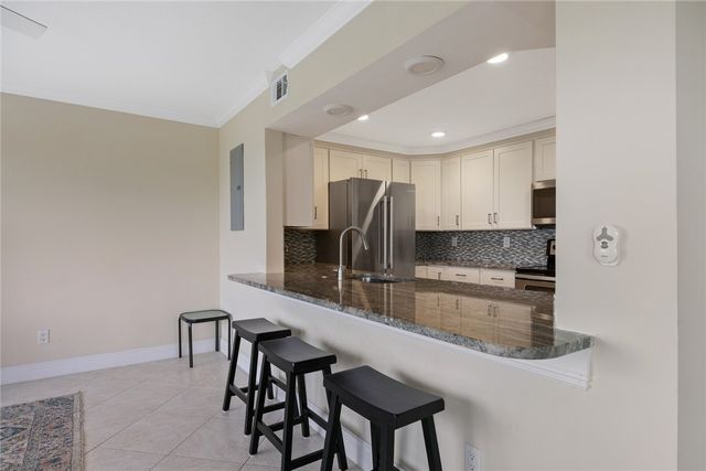 1700 Ocean Drive 204, Vero Beach, FL 32963