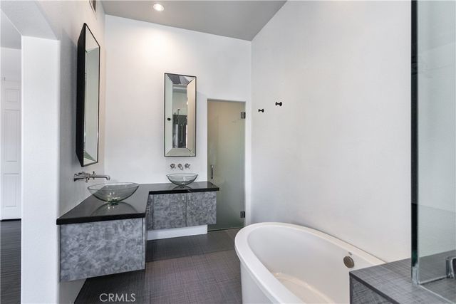 1175 Corte Riviera, Camarillo, CA 93010