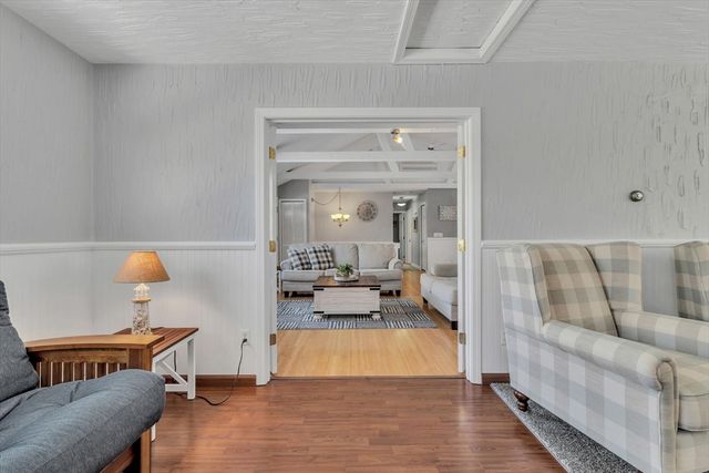 3 Mcnamara Ave, Yarmouth, MA 02673