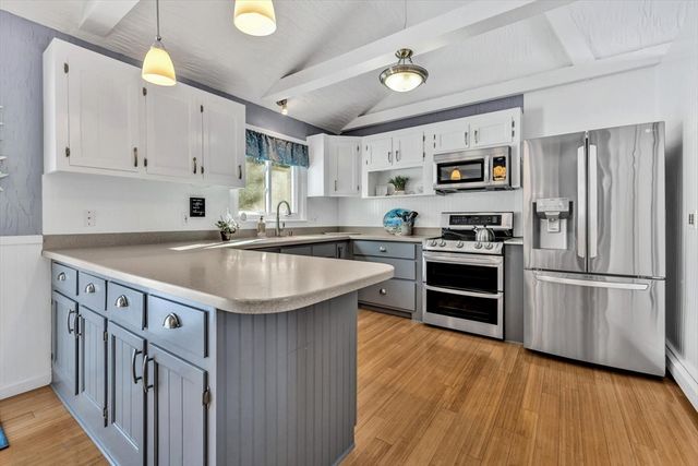 3 Mcnamara Ave, Yarmouth, MA 02673