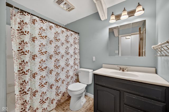 8220 N Greenacres Road, Scipio, IN 47273