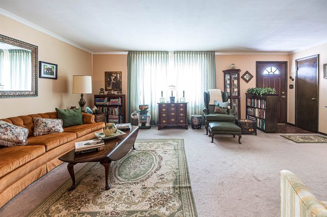 558 YOUNG Road, Erie, PA 16509