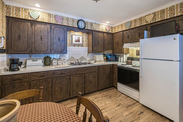 558 YOUNG Road, Erie, PA 16509