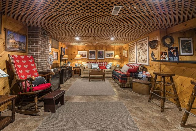 558 YOUNG Road, Erie, PA 16509