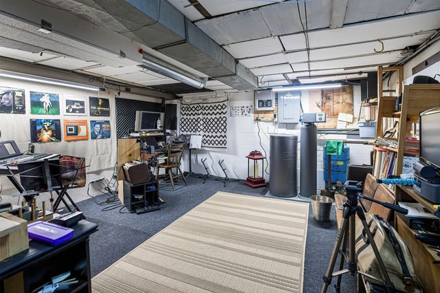 558 YOUNG Road, Erie, PA 16509