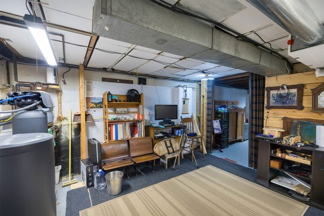 558 YOUNG Road, Erie, PA 16509