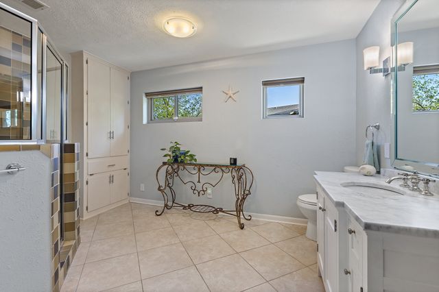 1035 Holiday Circle, Seven Points, TX 75143