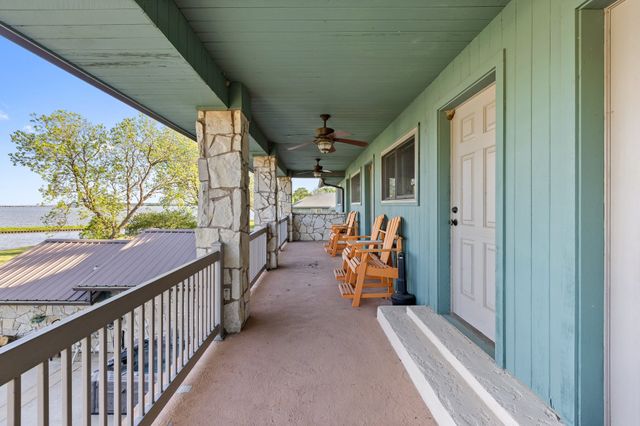 1035 Holiday Circle, Seven Points, TX 75143