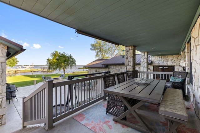 1035 Holiday Circle, Seven Points, TX 75143