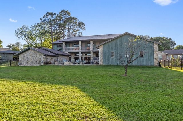 1035 Holiday Circle, Seven Points, TX 75143