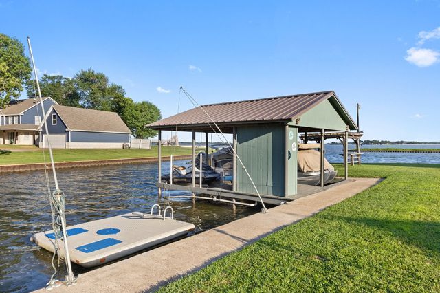 1035 Holiday Circle, Seven Points, TX 75143