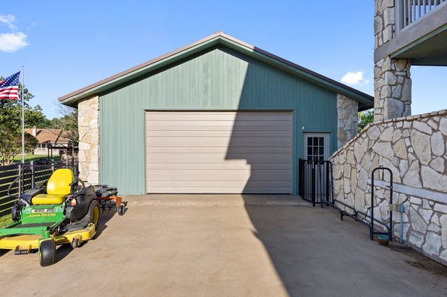1035 Holiday Circle, Seven Points, TX 75143