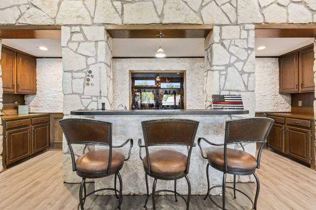 1035 Holiday Circle, Seven Points, TX 75143