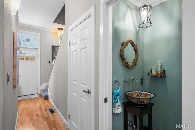 906 Rutger Street, St Louis, MO 63104