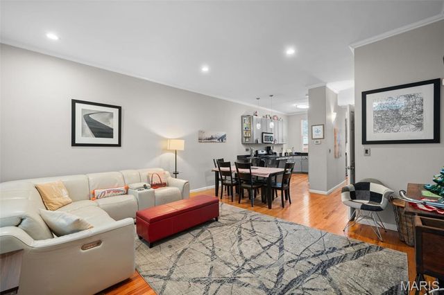 906 Rutger Street, St Louis, MO 63104