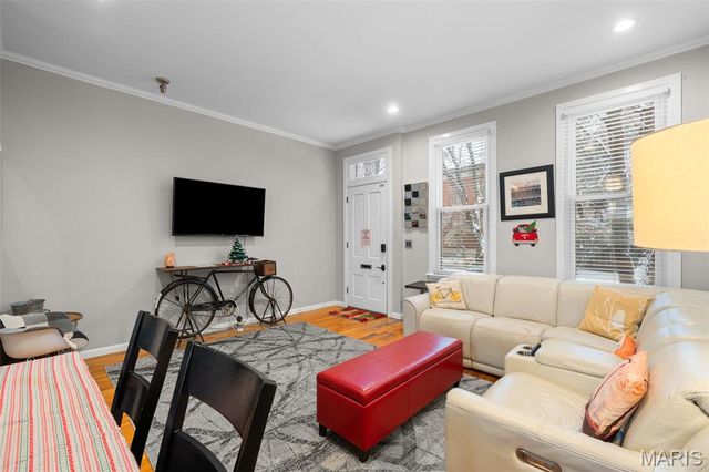 906 Rutger Street, St Louis, MO 63104