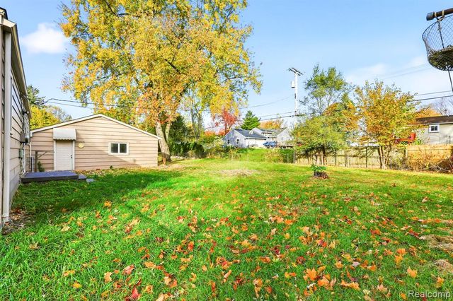 4340 Elmdale Avenue, Clarkston, MI 48346