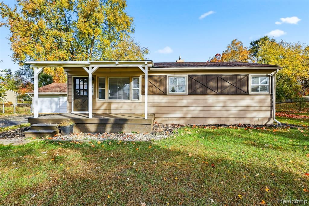 4340 Elmdale Avenue, Clarkston, MI 48346