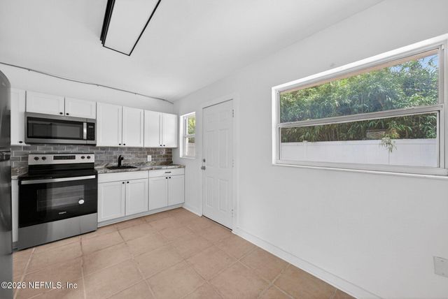 3264 ST AUGUSTINE Road, Jacksonville, FL 32207