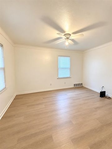 1819 Richmond Avenue, Lincoln Park, MI 48146