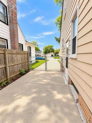 1819 Richmond Avenue, Lincoln Park, MI 48146