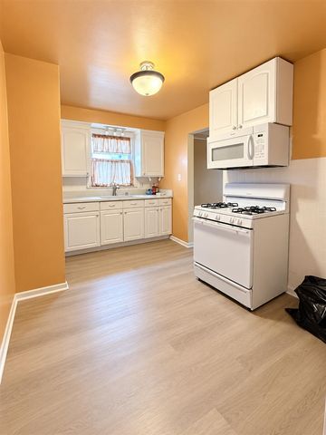 1819 Richmond Avenue, Lincoln Park, MI 48146