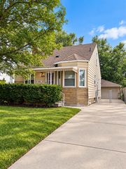 1819 Richmond Avenue, Lincoln Park, MI 48146