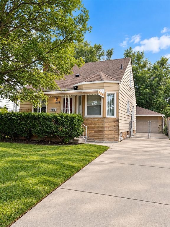 1819 Richmond Avenue, Lincoln Park, MI 48146