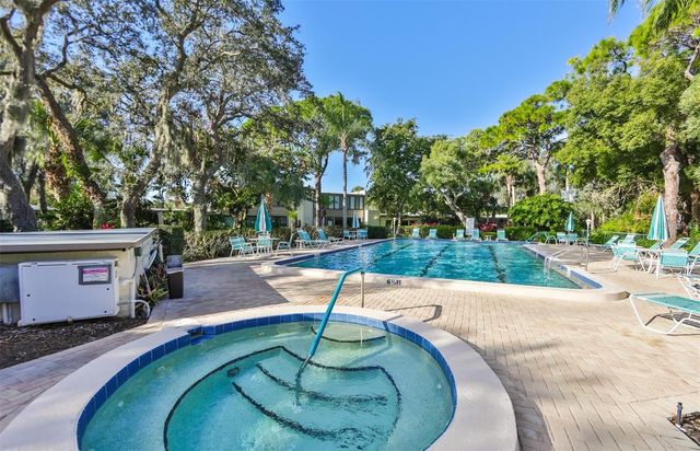 635 WOODLAWN DRIVE 635, Bradenton, FL 34210