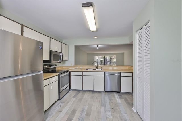 635 WOODLAWN DRIVE 635, Bradenton, FL 34210