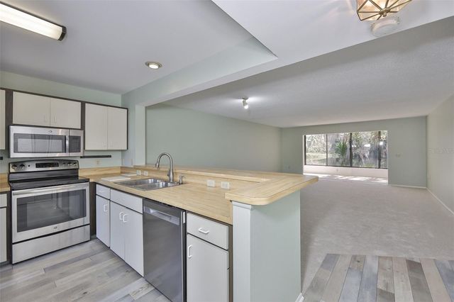 635 WOODLAWN DRIVE 635, Bradenton, FL 34210