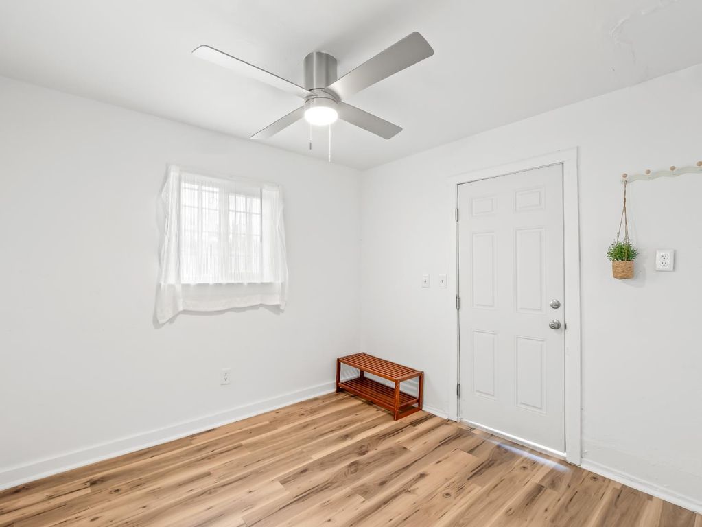 Image 16 of property listing at 1315 N 8th Street, Fresno, CA 93703