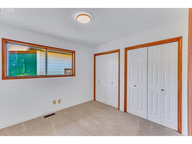 1617 Ne MORGAN St, Portland, OR 97211