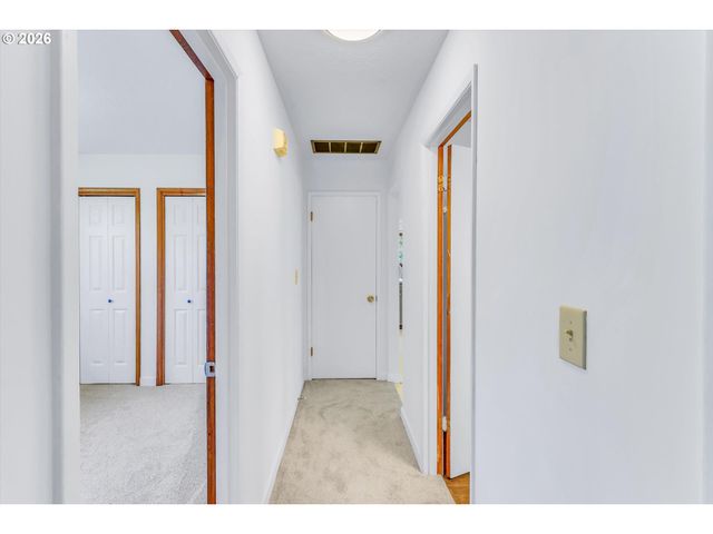 1617 Ne MORGAN St, Portland, OR 97211
