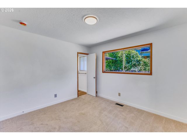 1617 Ne MORGAN St, Portland, OR 97211