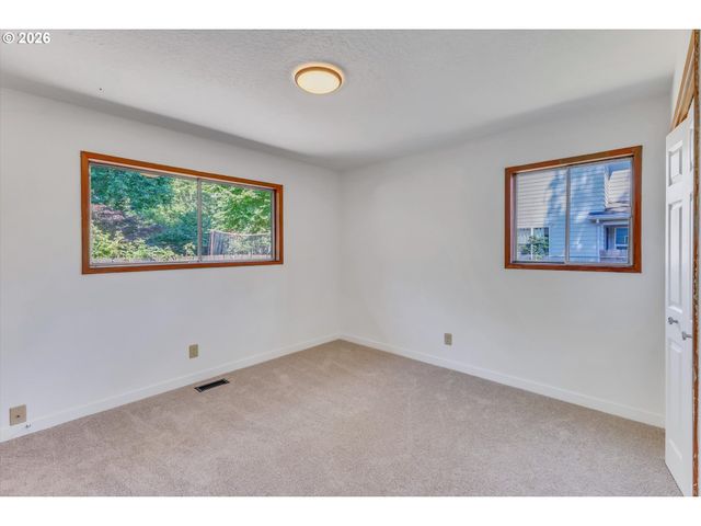 1617 Ne MORGAN St, Portland, OR 97211