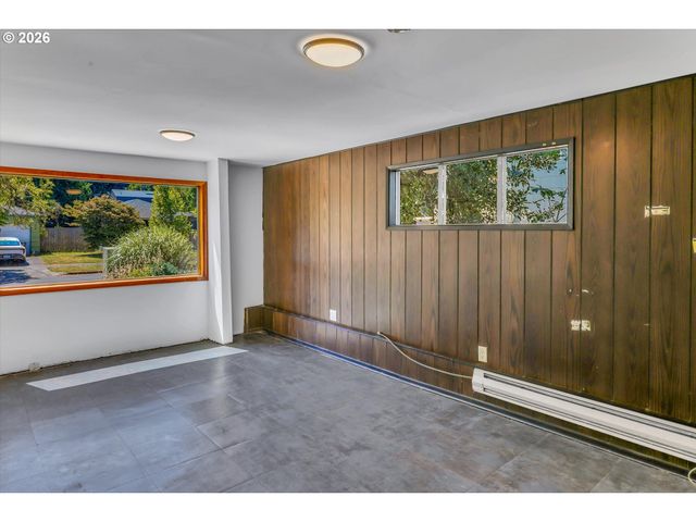 1617 Ne MORGAN St, Portland, OR 97211