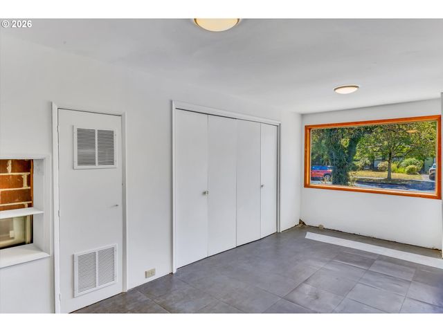 1617 Ne MORGAN St, Portland, OR 97211