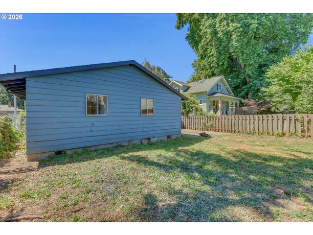 1617 Ne MORGAN St, Portland, OR 97211