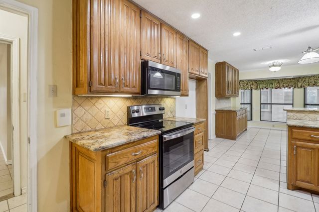 813 Crystal Lane, Crowley, TX 76036