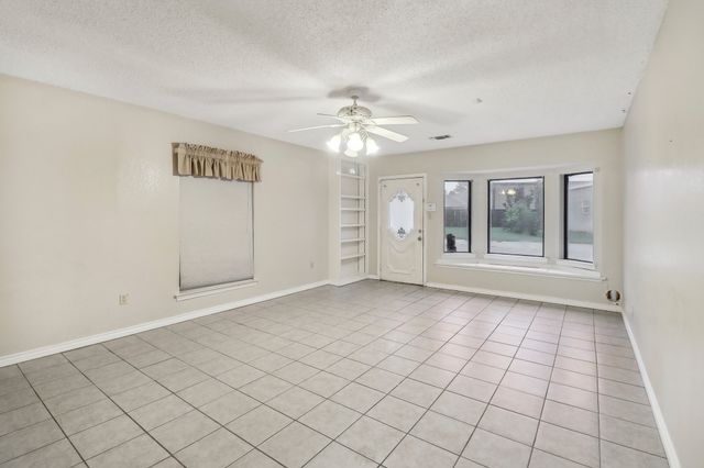 813 Crystal Lane, Crowley, TX 76036