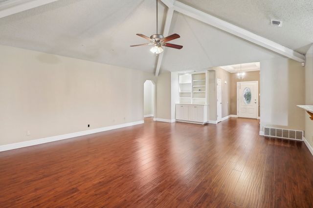 813 Crystal Lane, Crowley, TX 76036